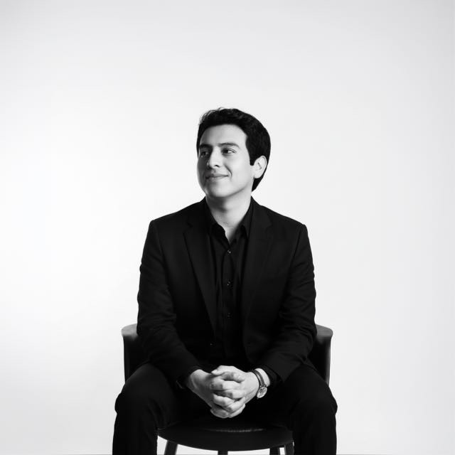 Retrato de Christopher William Flores Rimac, fundador y CEO de Saircols